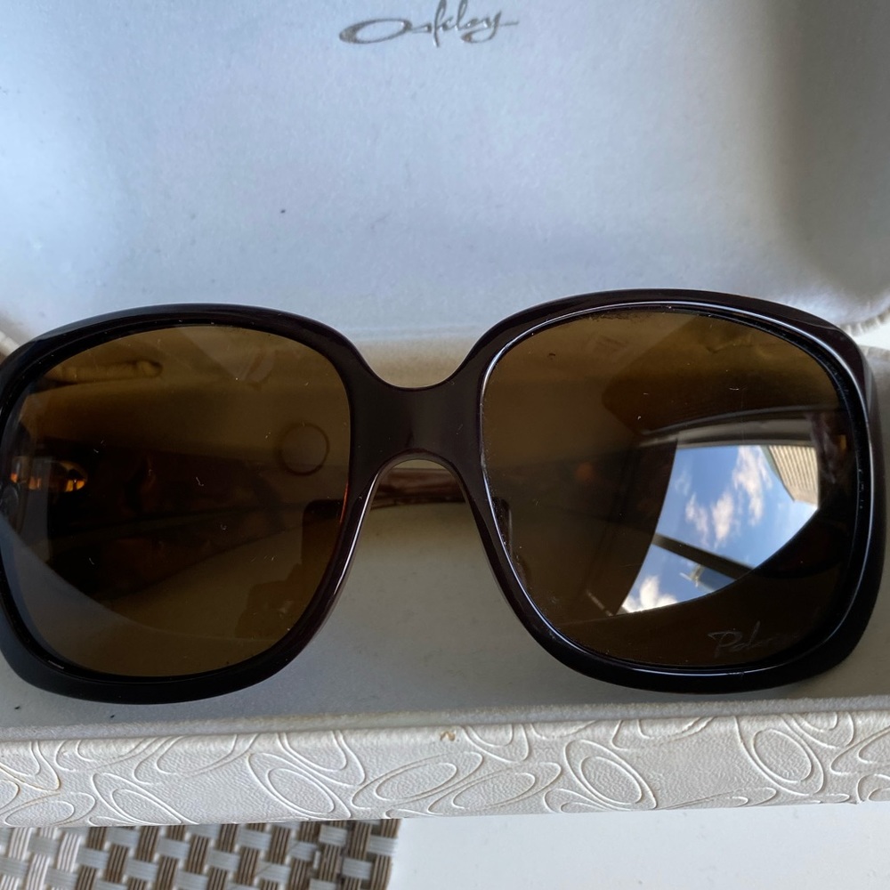 Oakley Sunglasses and case - like new